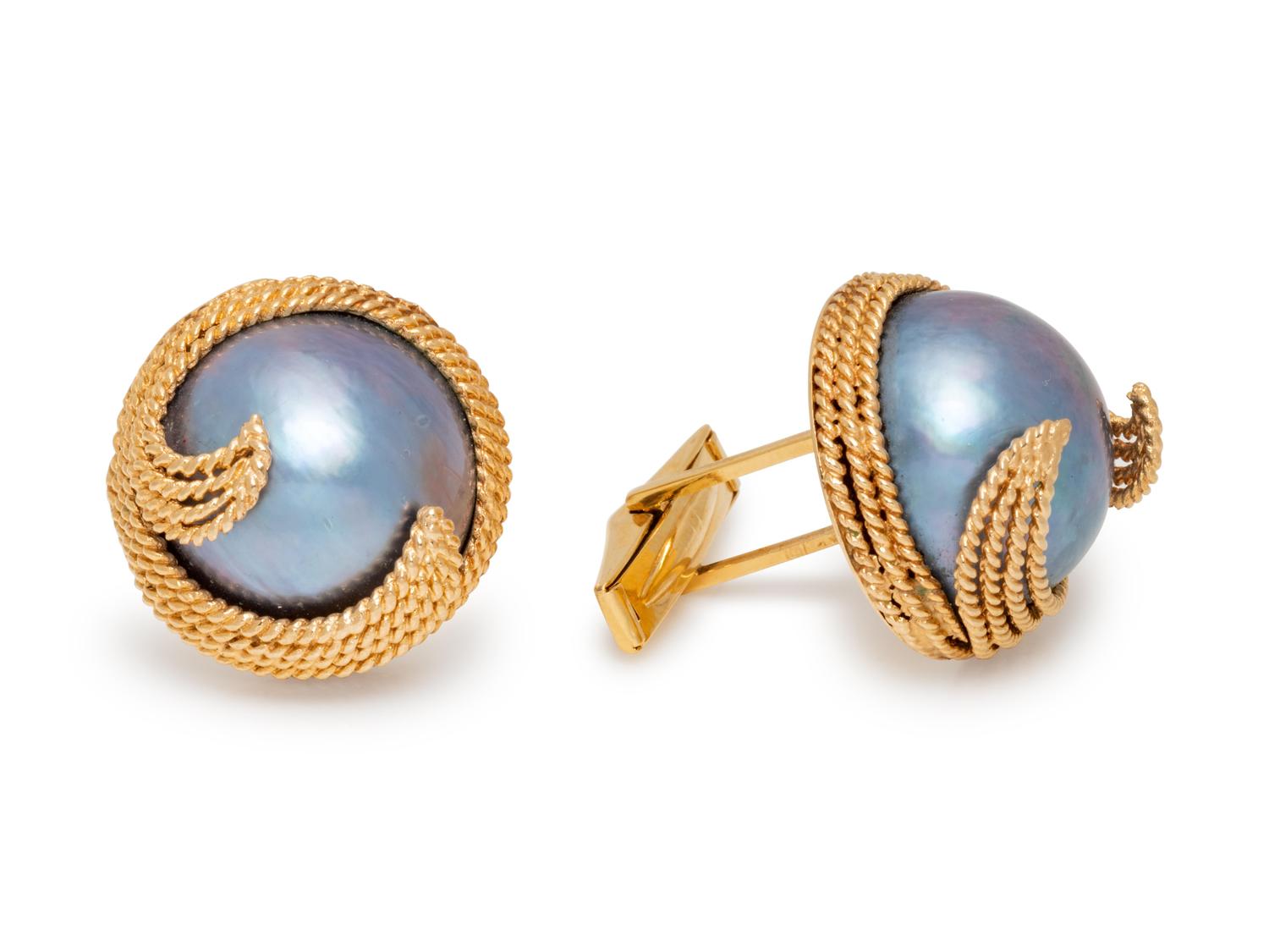 A Pair of 14 Karat Yellow Gold and Cultured Mabe Pearl Cufflinks,