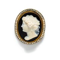 YELLOW GOLD, SEED PEARL, AND HARDSTONE CAMEO BROOCH