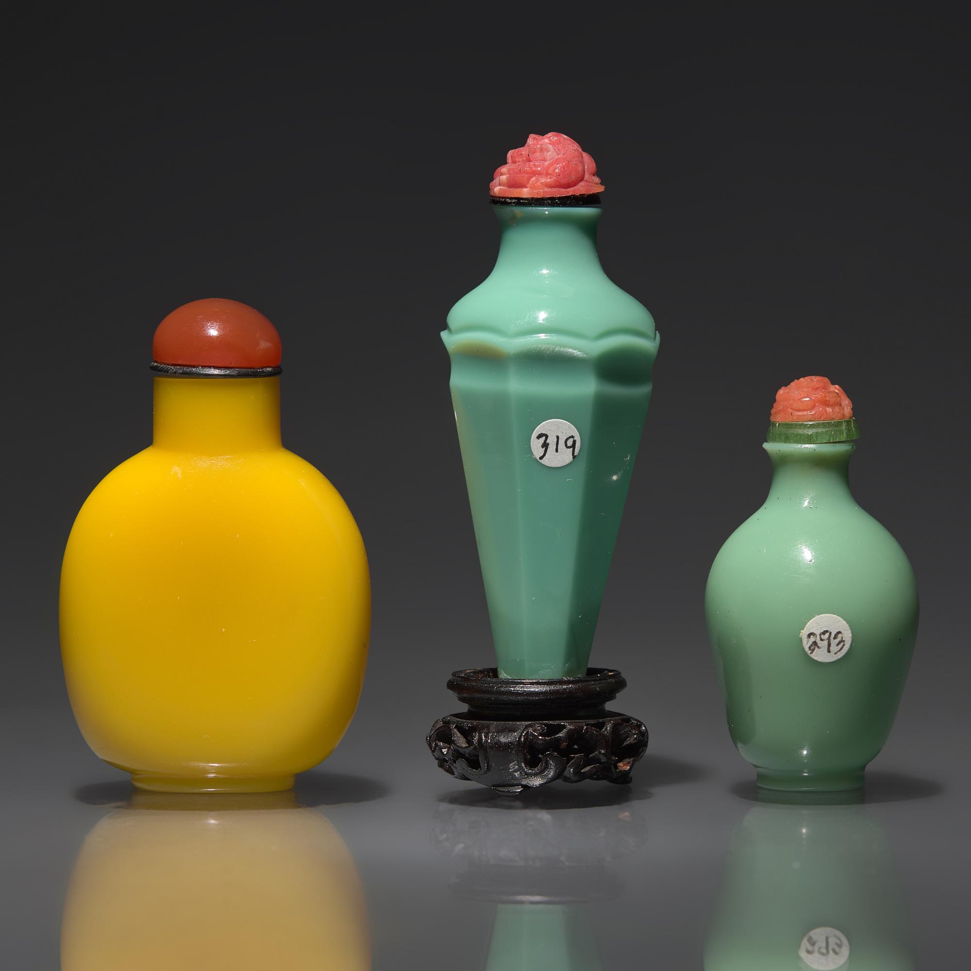 Three Chinese Colored Glass Snuff Bottles, Qing Dynasty, Circa 1750-1820 — 1750-1820年 料器鼻煙壺三支