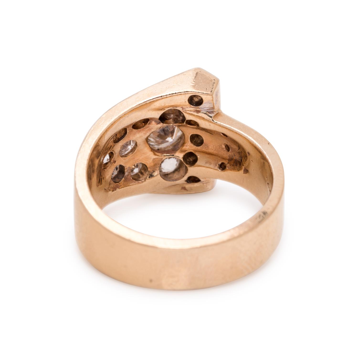 YELLOW GOLD AND DIAMOND RING