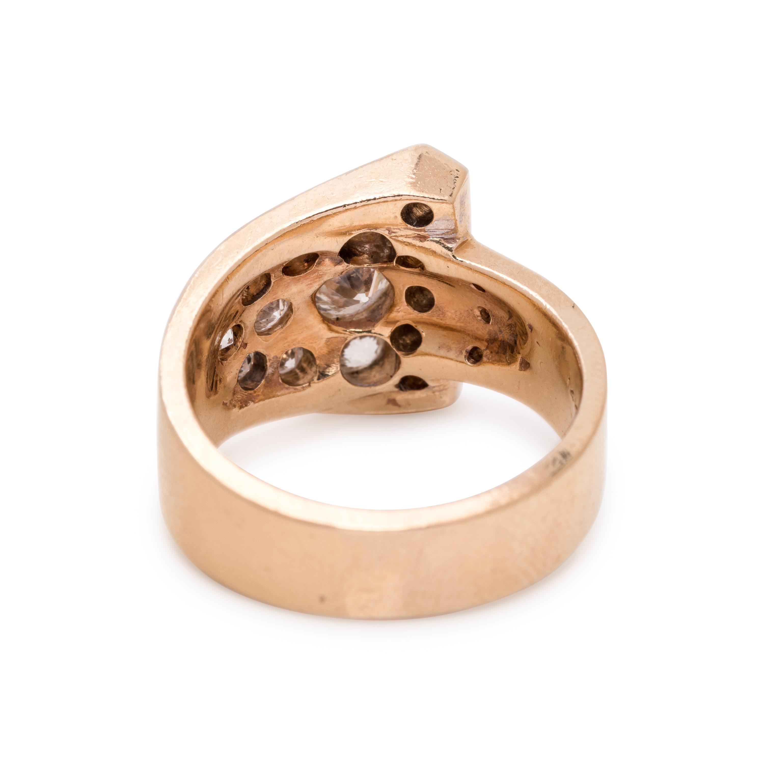 YELLOW GOLD AND DIAMOND RING
