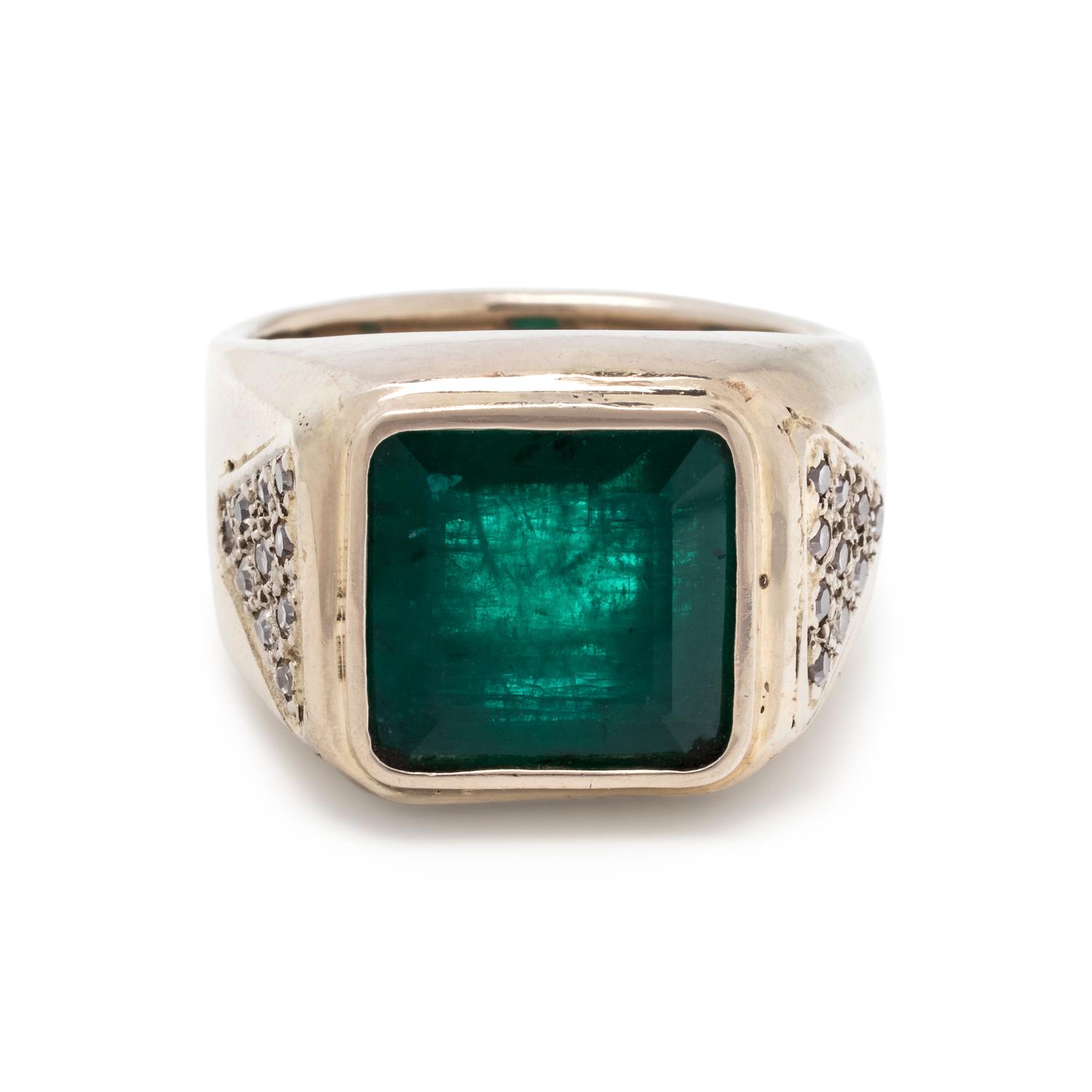 EMERALD AND DIAMOND RING