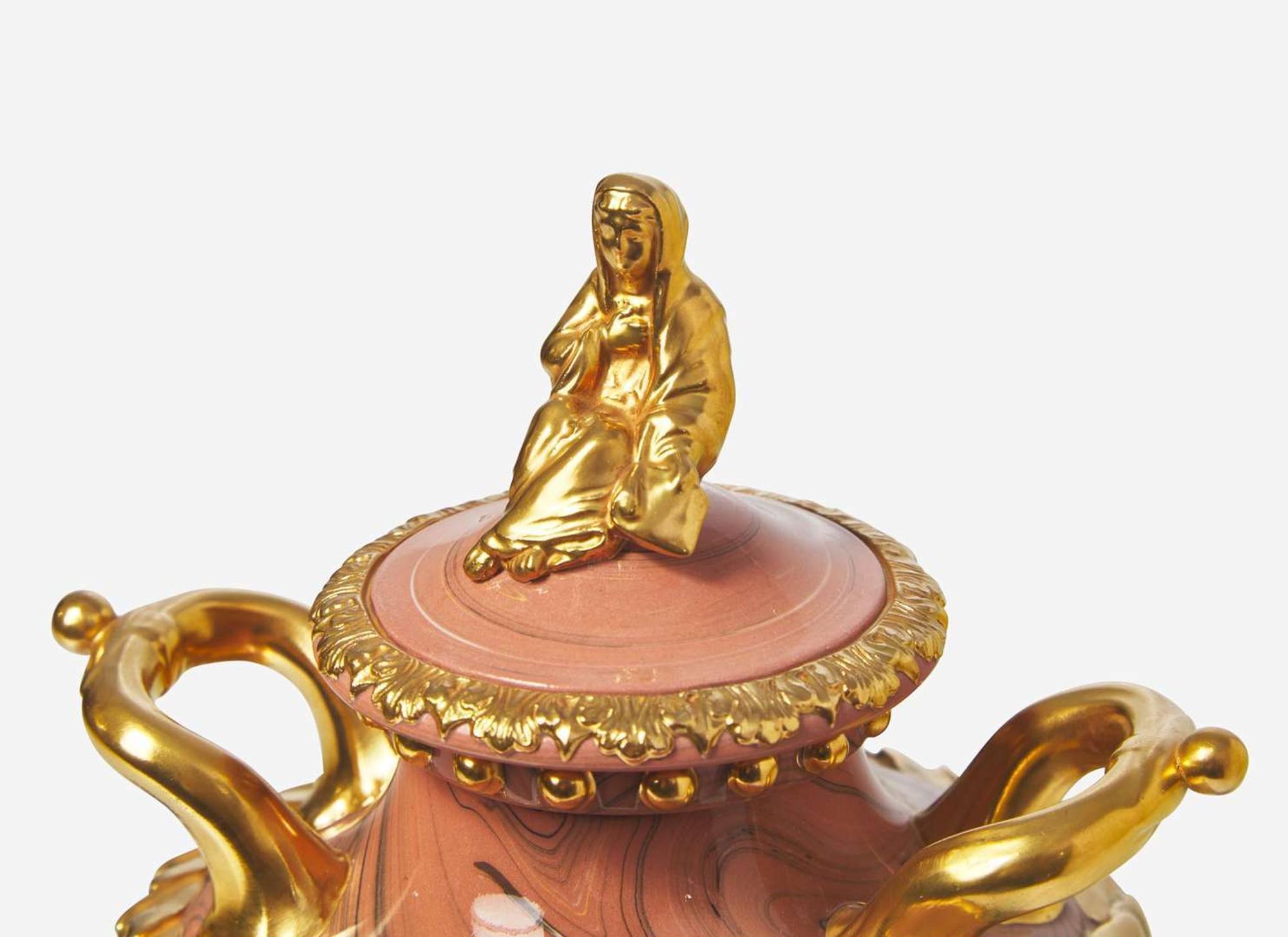 A Contemporary Wedgwood Agate Ware Vase and Cover, UK, 2002