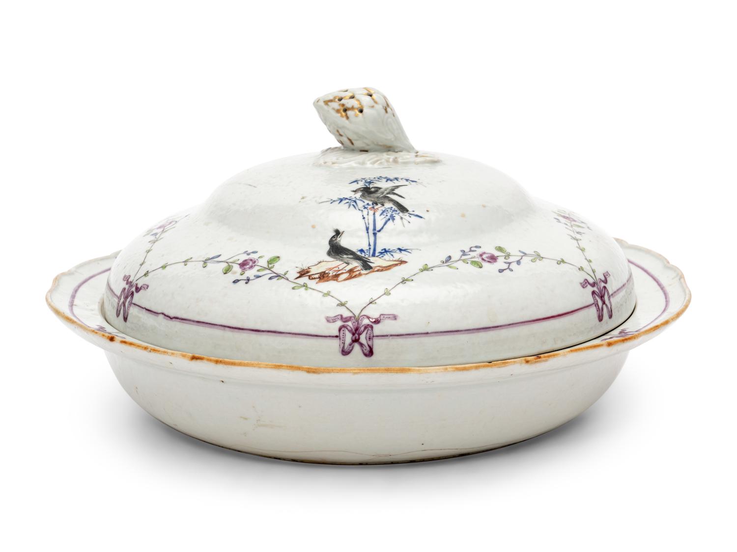 A Chinese Export Porcelain Entrée Dish and Cover