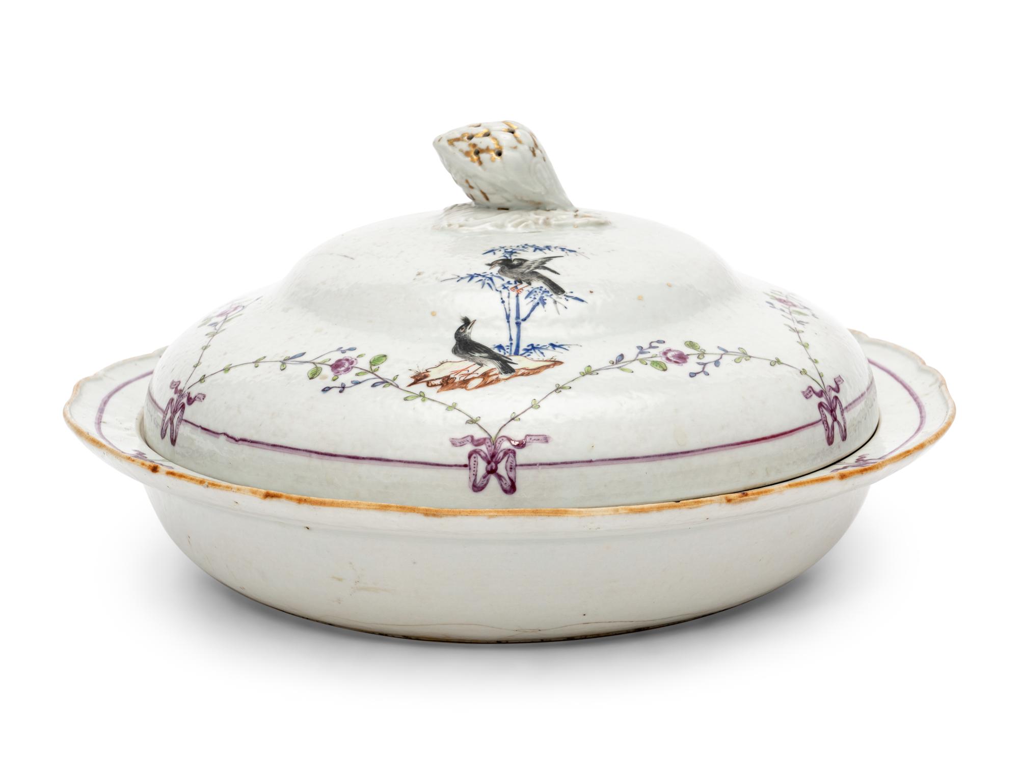 A Chinese Export Porcelain Entrée Dish and Cover