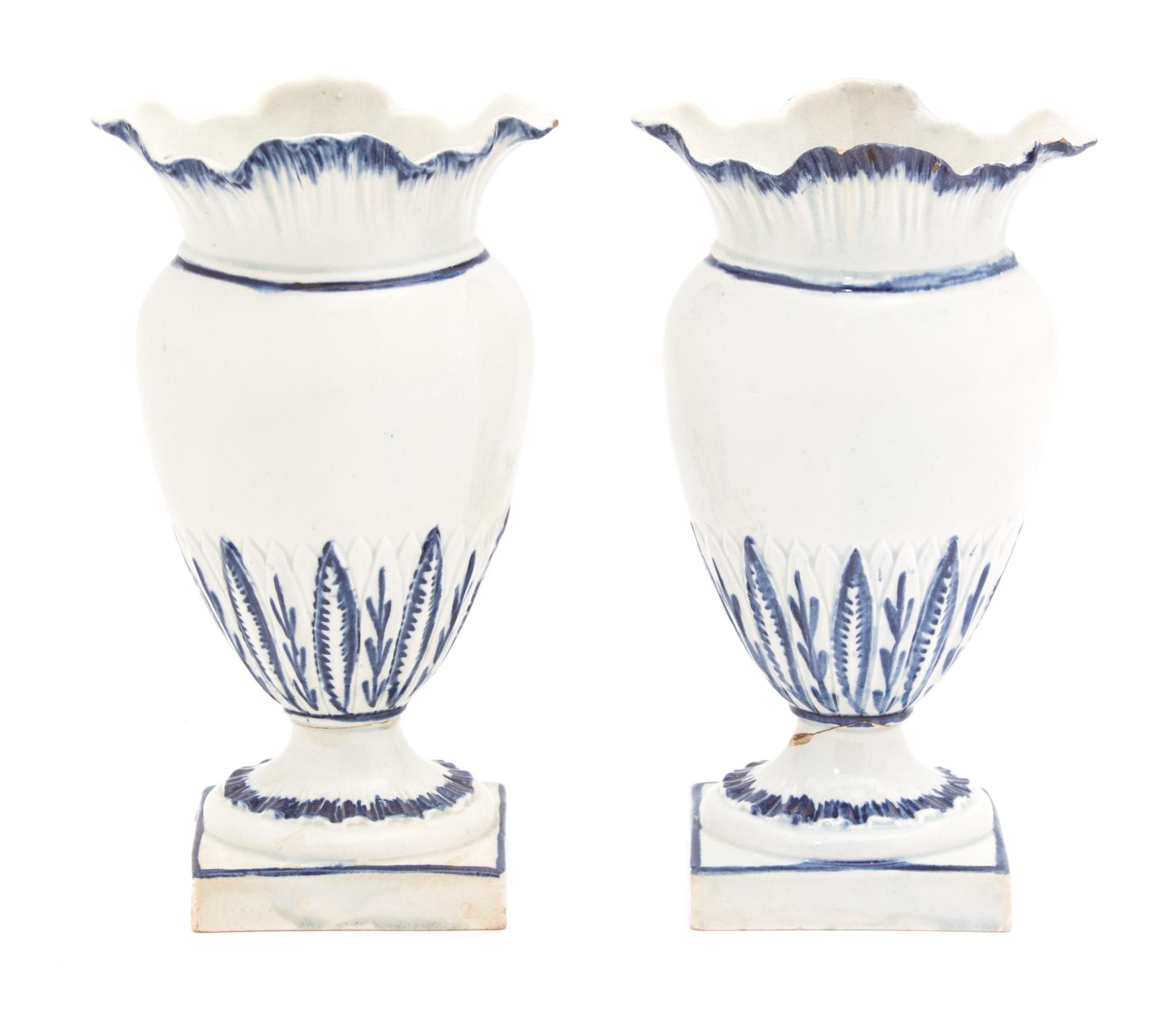 A Pair of English Caughley Soft Paste Porcelain Urns Height 5 7/8 inches. — 18TH CENTURY