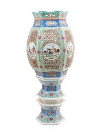 A Famille Rose Porcelain Reticulated Lattern