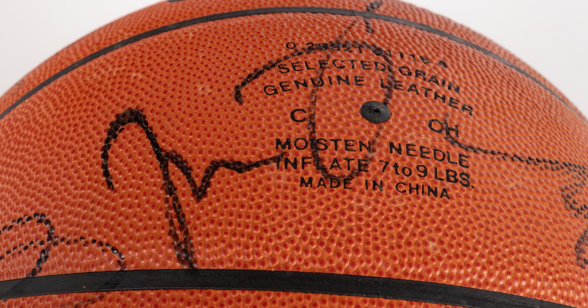 A 2003-04 Chicago Bulls Team Signed Autograph Basketball (Scottie Pippen's Last Season)