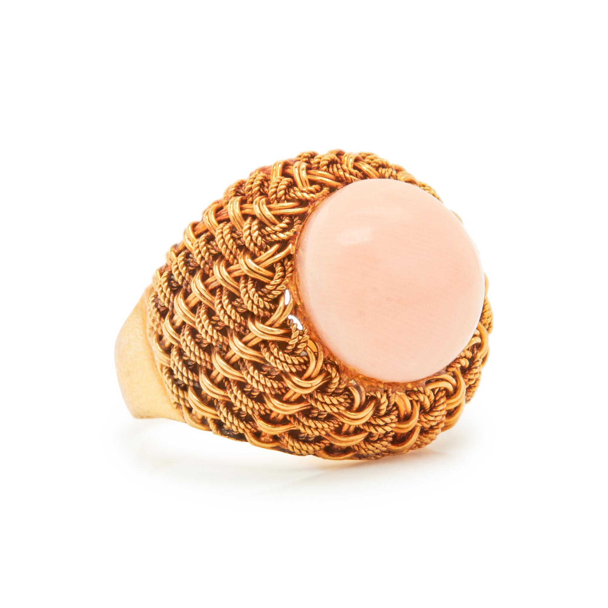 YELLOW GOLD AND CORAL RING