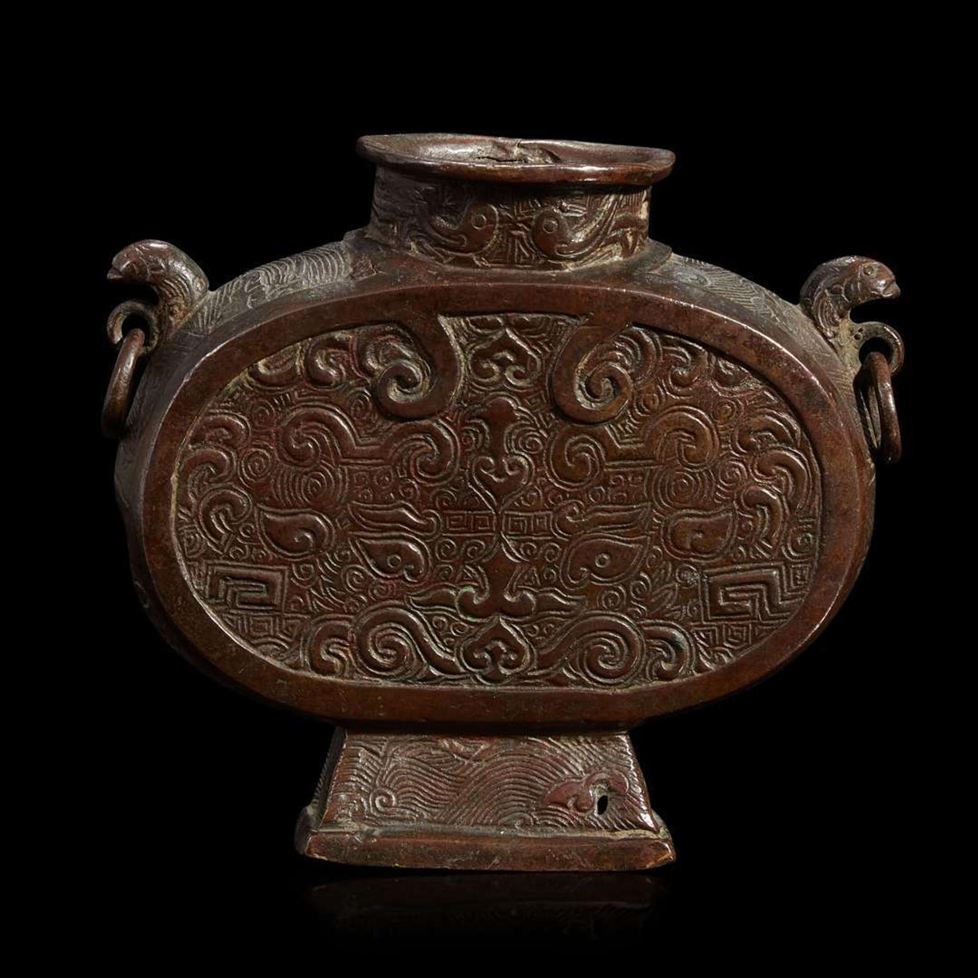 A Chinese patinated bronze archaistic vessel, "Bianhu" 17th/18th century or earlier