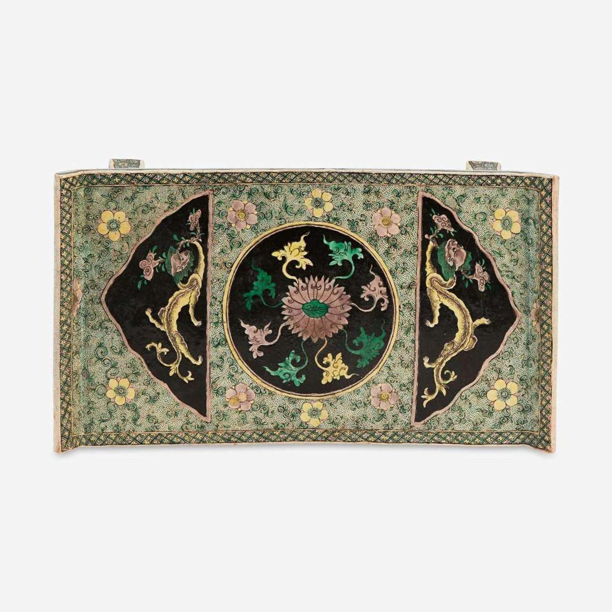 A Chinese famille verte-decorated porcelain stand 珐琅彩瓷制托子 Late Qing dynasty ??