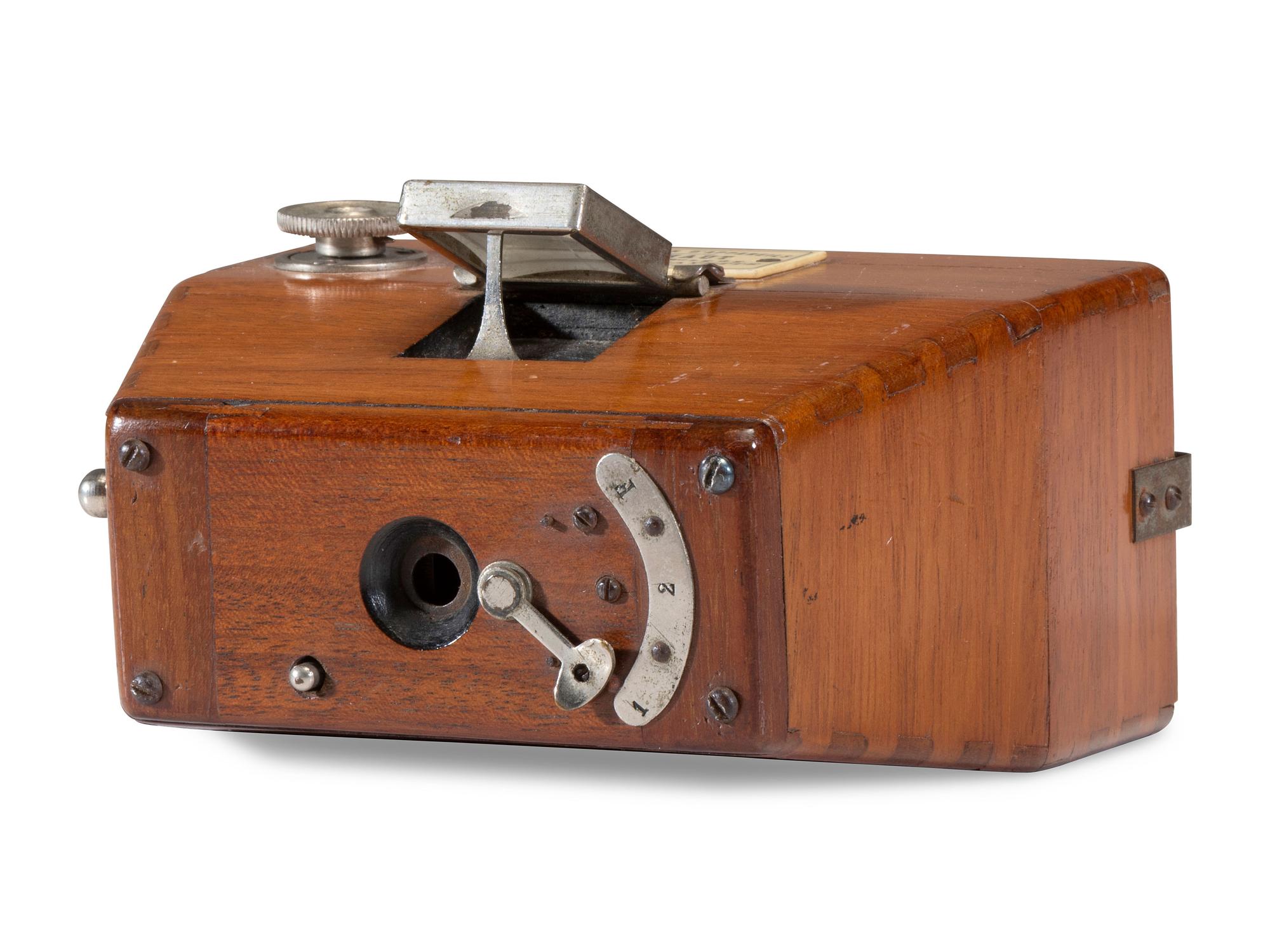 [EARLY PHOTOGRAPHY]. Truncated roll film box camera. Brichaut, Paris.
