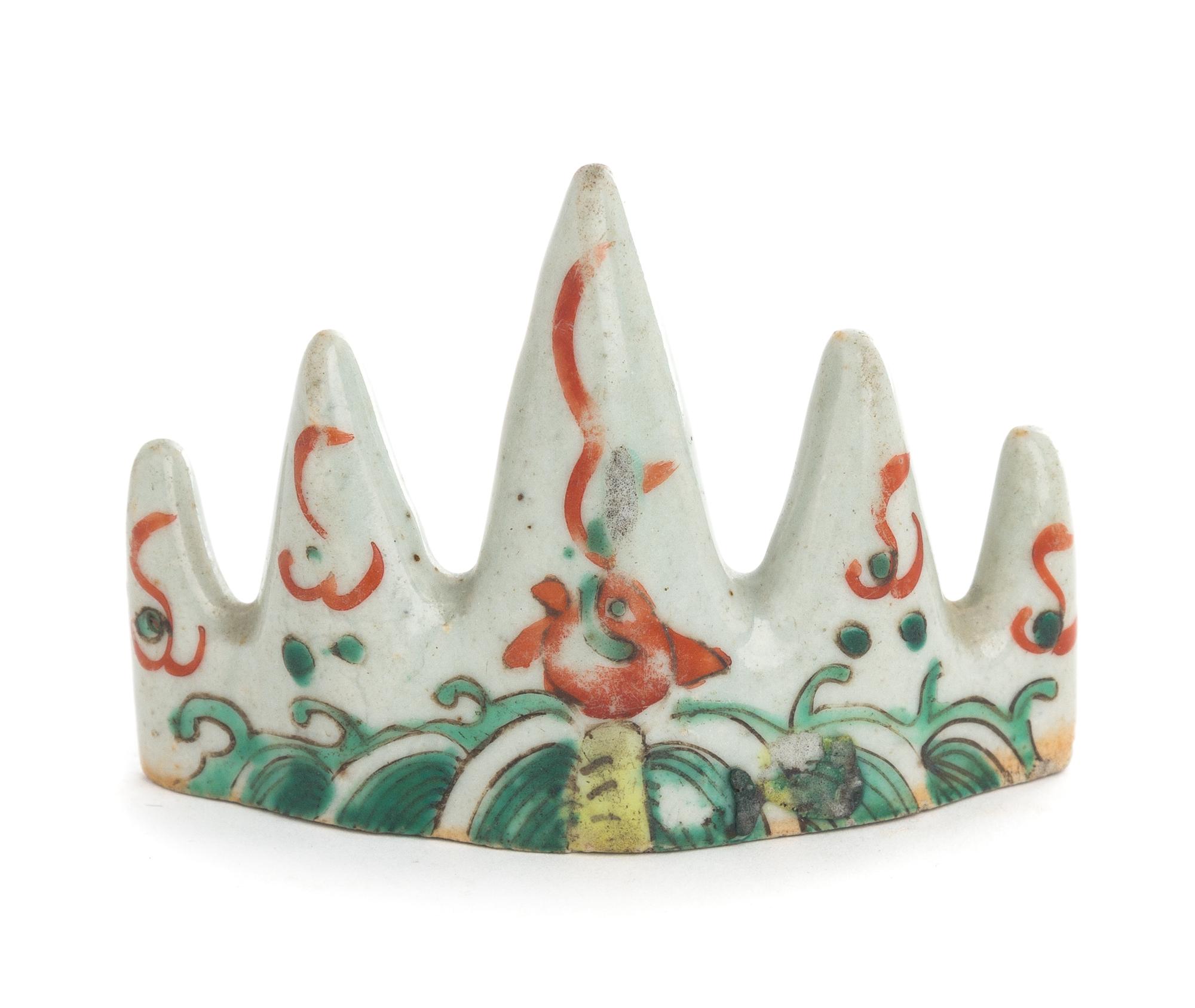 A Famille Verte Porcelain Brush Rest Height 2 3/4 inches.