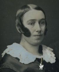 [Daguerreotpe] Woman Wearing Very Early Hearing Device