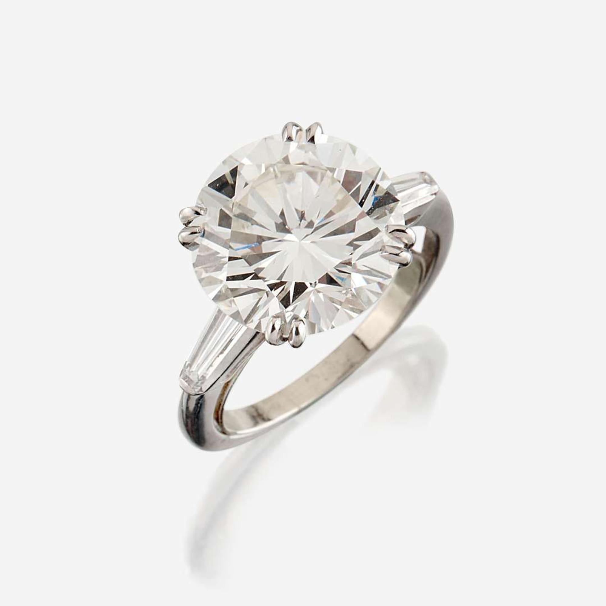 A diamond solitaire