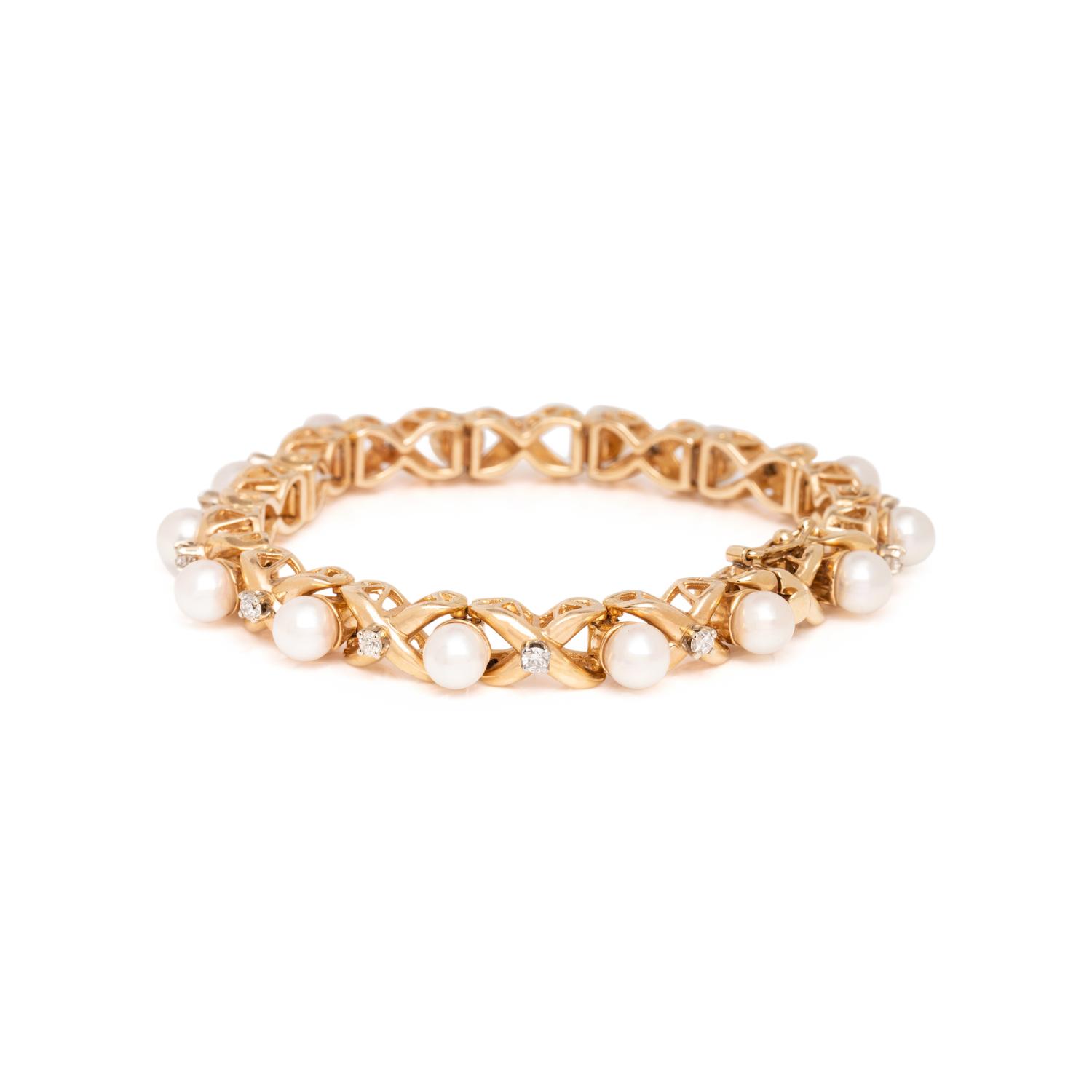 YELLOW GOLD, CULTURED PEARL AND DIAMOND BRACELET