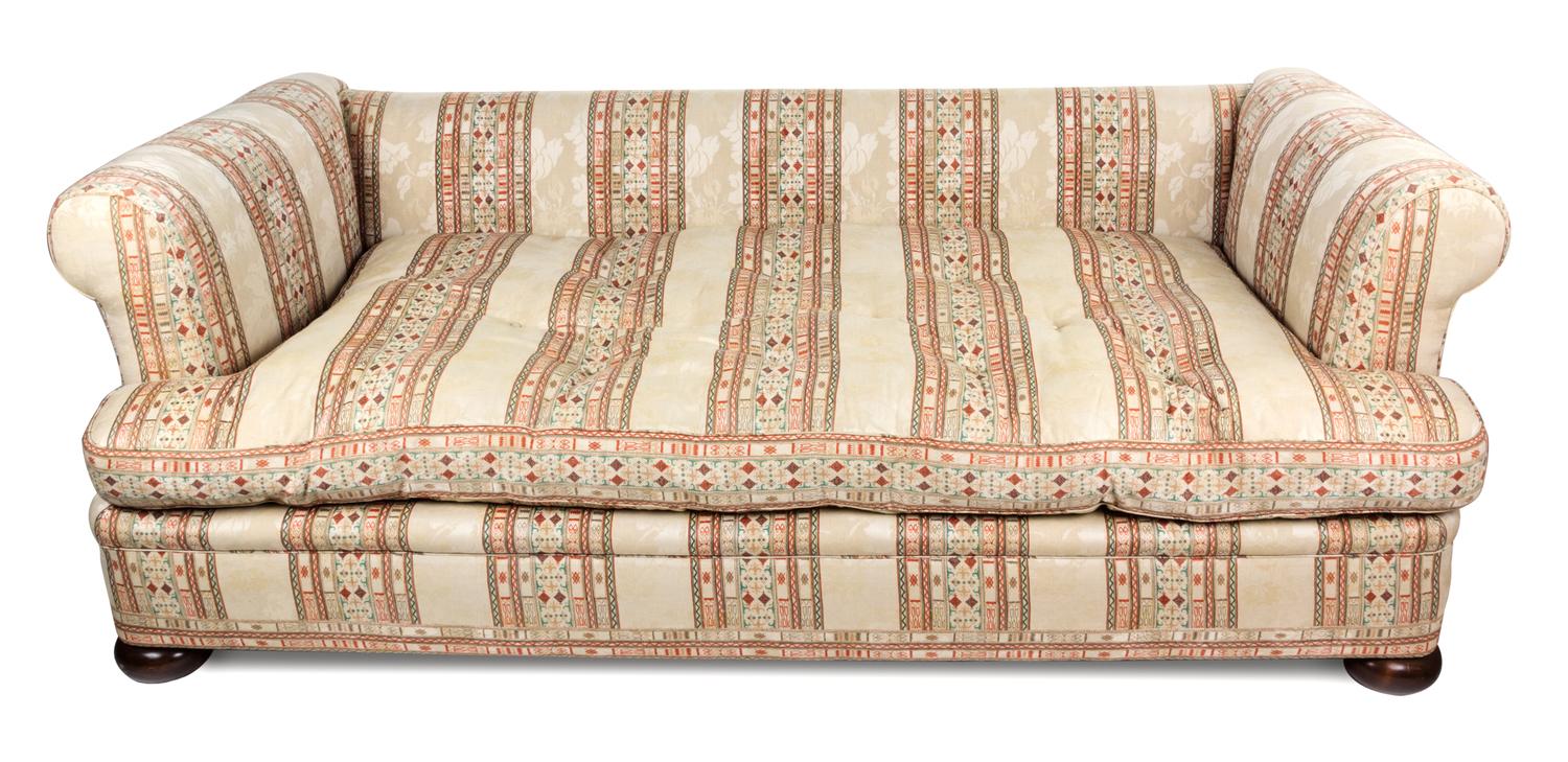A Contemporary Silk Damask Upholstered Daybed Height 36 x width 92 x depth 42 inches. — 20TH CENTURY