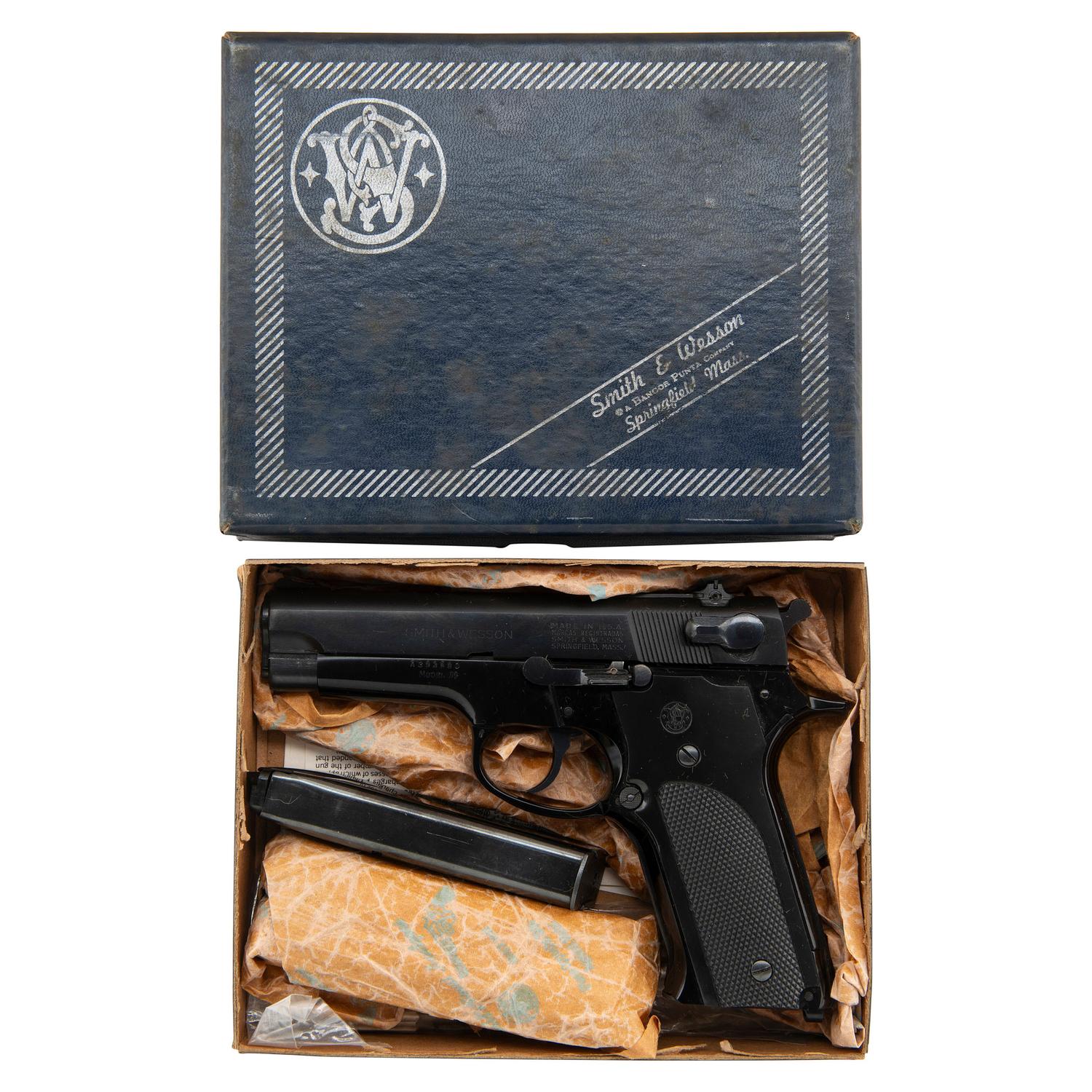*Smith & Wesson Model 59 in Box with Spare Magazine & Accessories