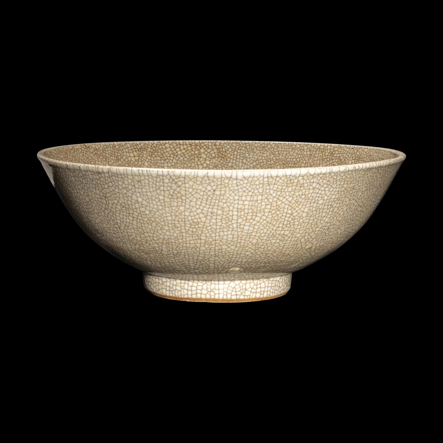 A Chinese Crackled Glazed Porcelain Bowl,18th Century or Later 清中期或以后 哥釉碗