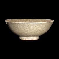 A Chinese Crackled Glazed Porcelain Bowl,18th Century or Later 清中期或以后 哥釉碗