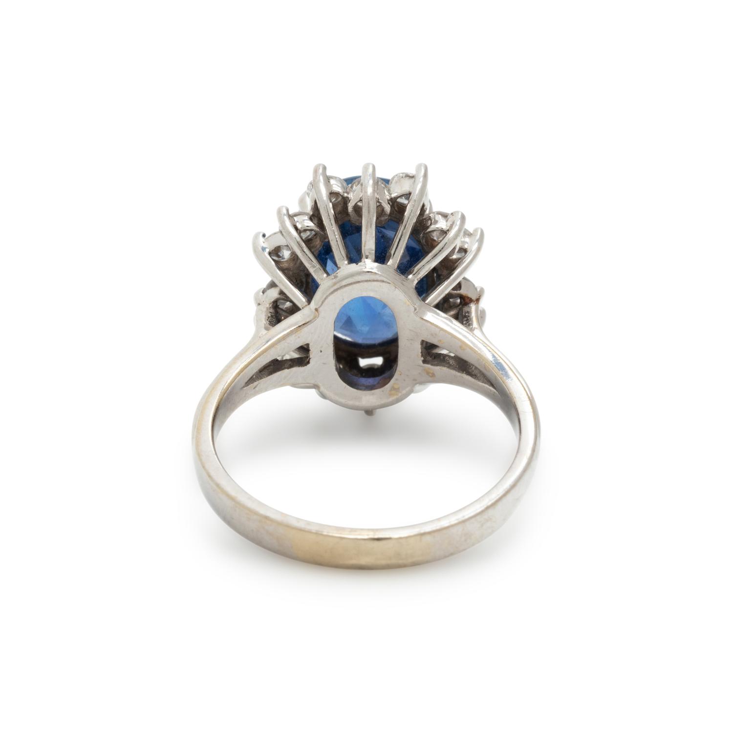 SAPPHIRE AND DIAMOND RING
