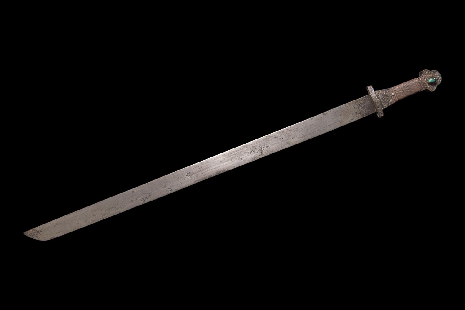 A Tibetan Embellished Sword and Scabbard, Dpa'Dam, 19th Century or Earlier 十九世紀或更早 藏刀一把