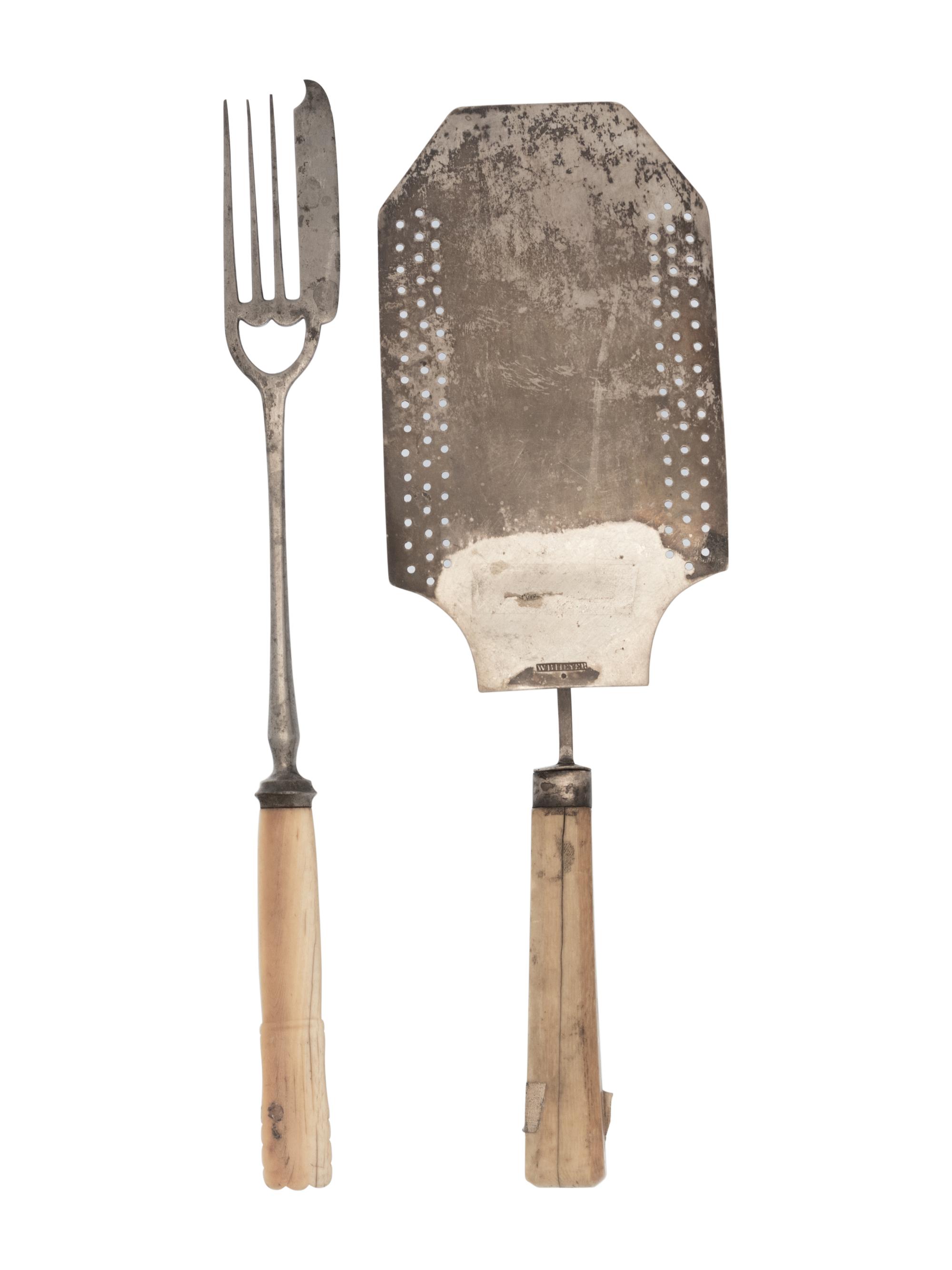 A Silver Two-Piece Fish Serving Set