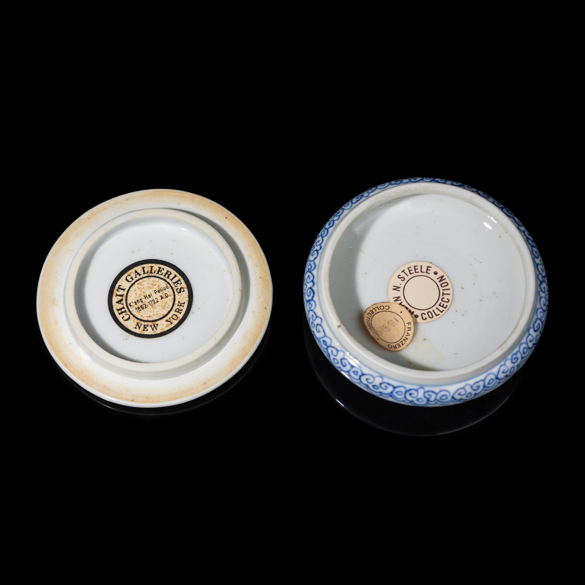 A Chinese Blue and White Porcelain Seal Paste Box, Kangxi Period 清康熙 青花高士圖印盒