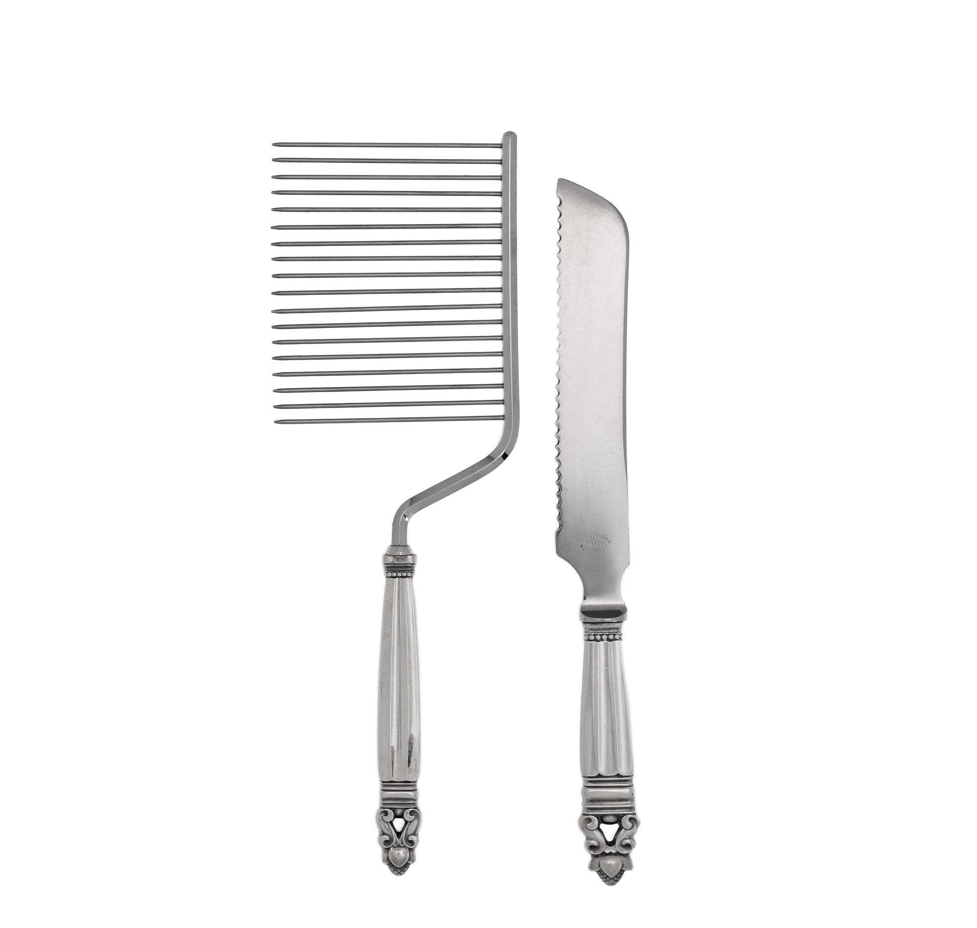 A Georg Jensen Acorn Cake Slicer and Cake Knife