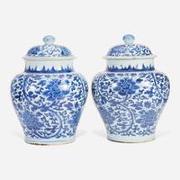 A pair of large Chinese blue and white porcelain jars and covers 青花大盖罐一对 Kangxi period ? ??