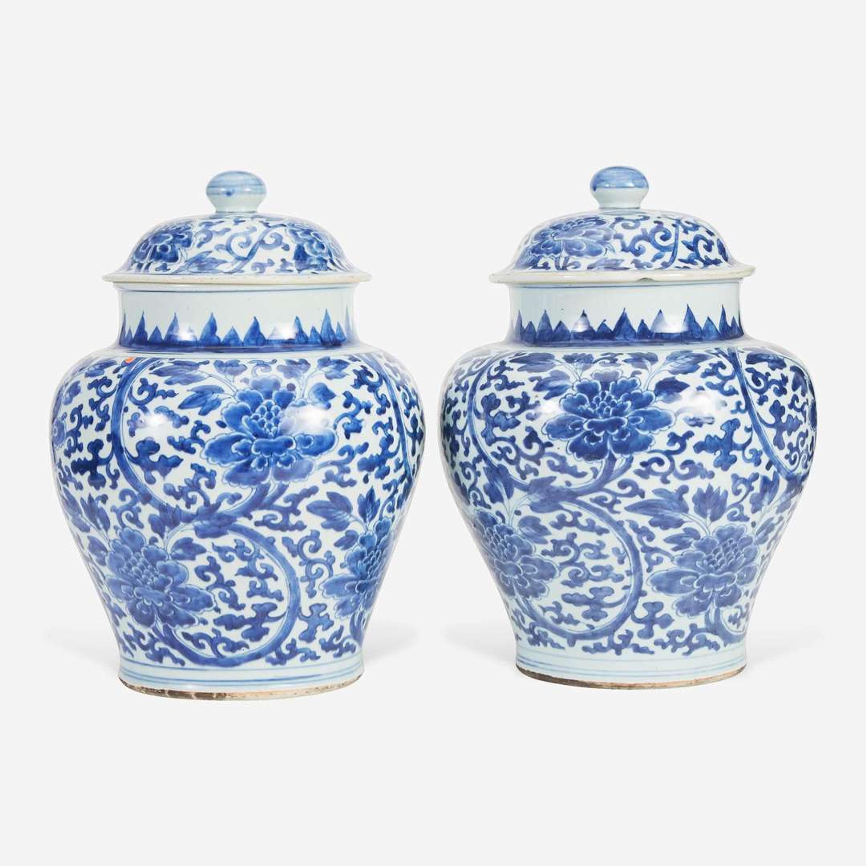 A pair of large Chinese blue and white porcelain jars and covers 青花大盖罐一对 Kangxi period ? ??