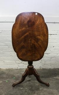 An American Classical Walnut Tilt-Top Occasional Table Height 27 1/4 x width 28 x depth 20 1/4 inches. — 19TH CENTURY