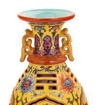 12 Chinese and Japanese Porcelain Vessels