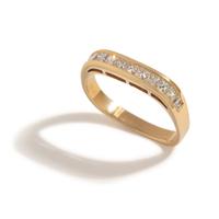YELLOW GOLD AND DIAMOND RING