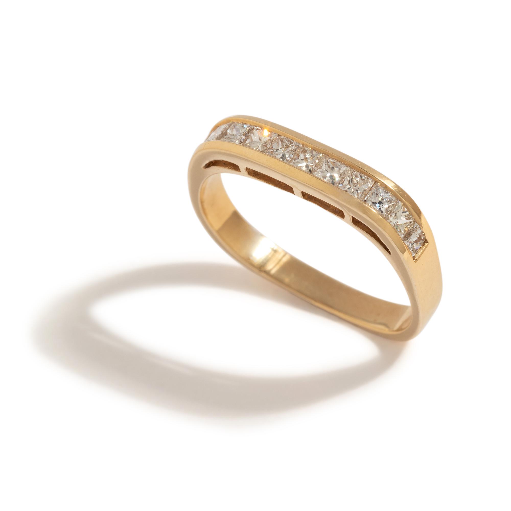 YELLOW GOLD AND DIAMOND RING