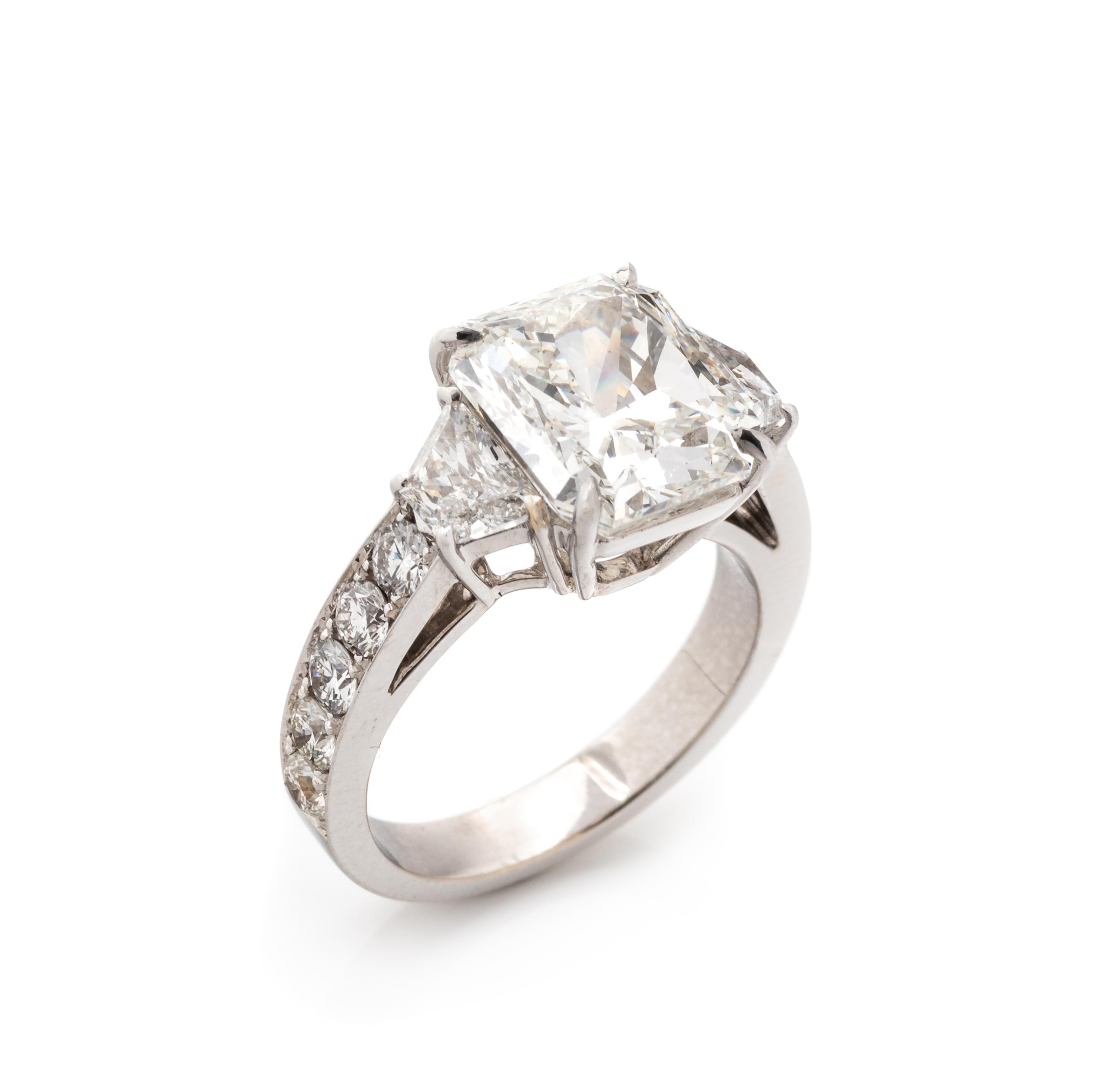 DIAMOND RING