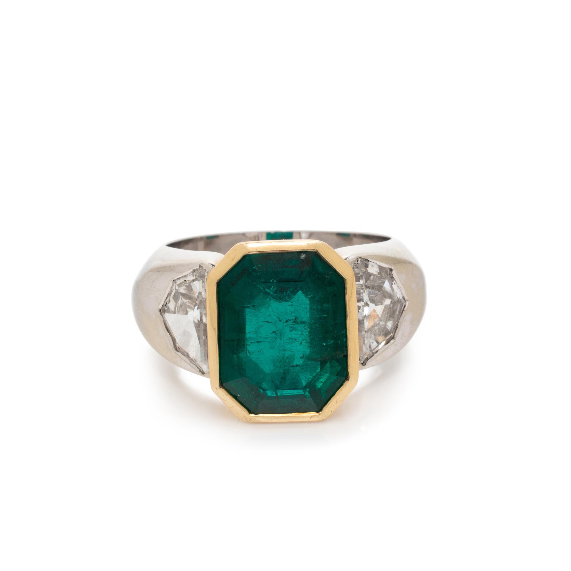 COLOMBIAN EMERALD AND DIAMOND RING