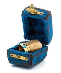 A Yellow Gold and Turquoise Thimble, , the knurled top and body above the base inset with turquoise cabochons.