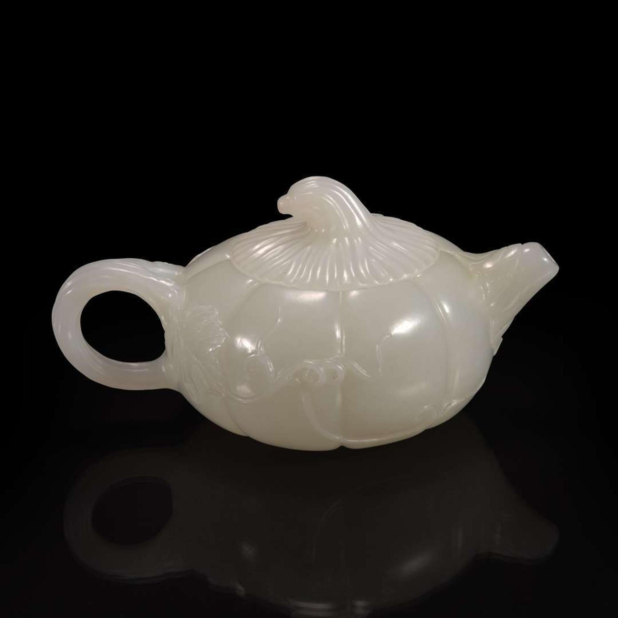 A small Chinese white jade melon-form teapot 瓜形玉茶壶