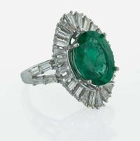 An 18K White Gold, Emerald, and Diamond Ring