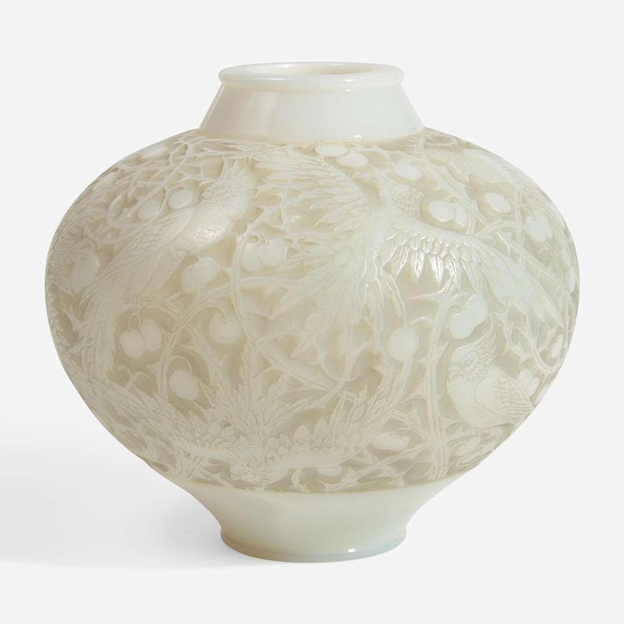 René Jules Lalique (French, 1860-1945) "Aras" Vase, France, designed 1924, the present lot circa second quarter 20th century