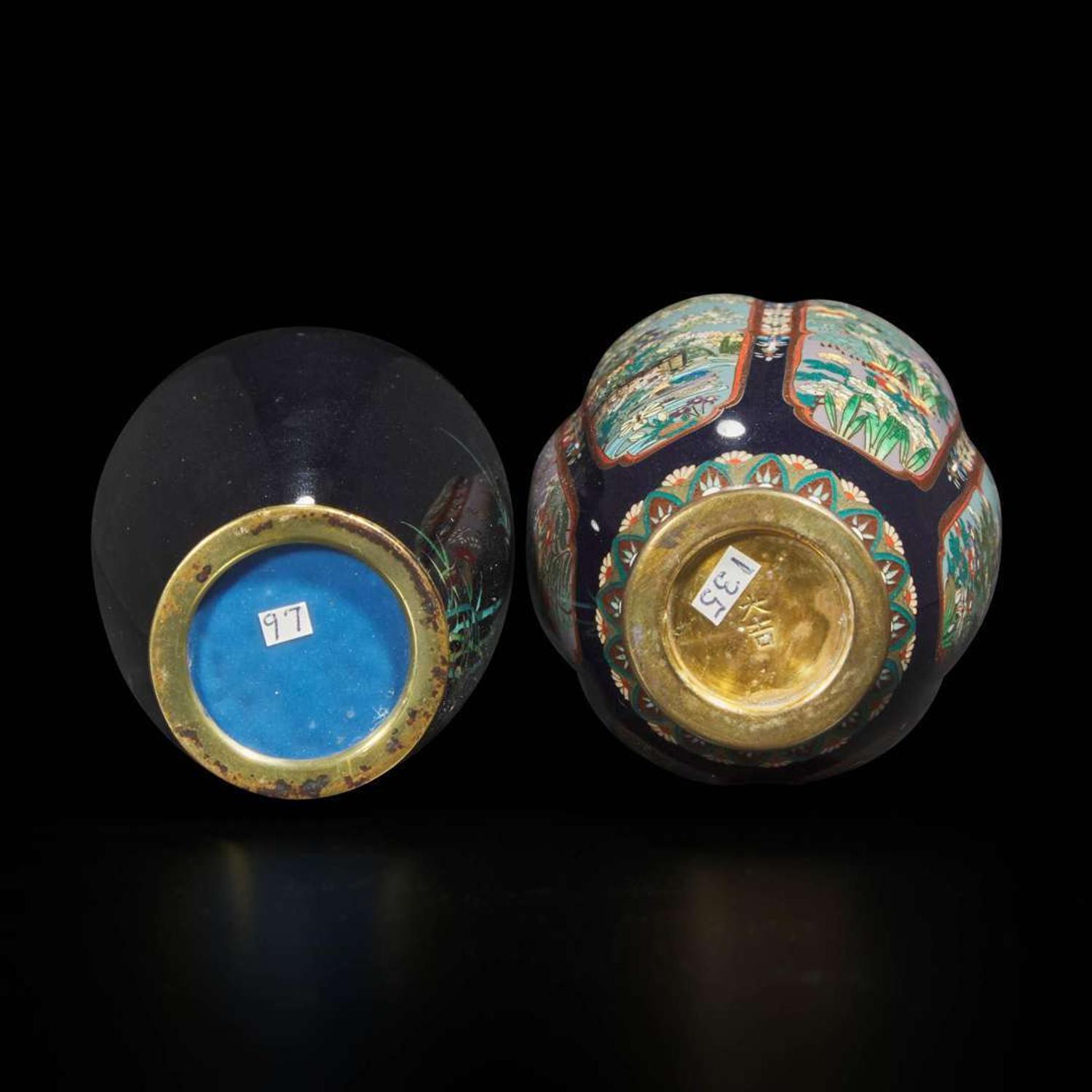 Two fine Japanese cloisonné small cabinet vases 日本铜胎掐丝珐琅花瓶两件