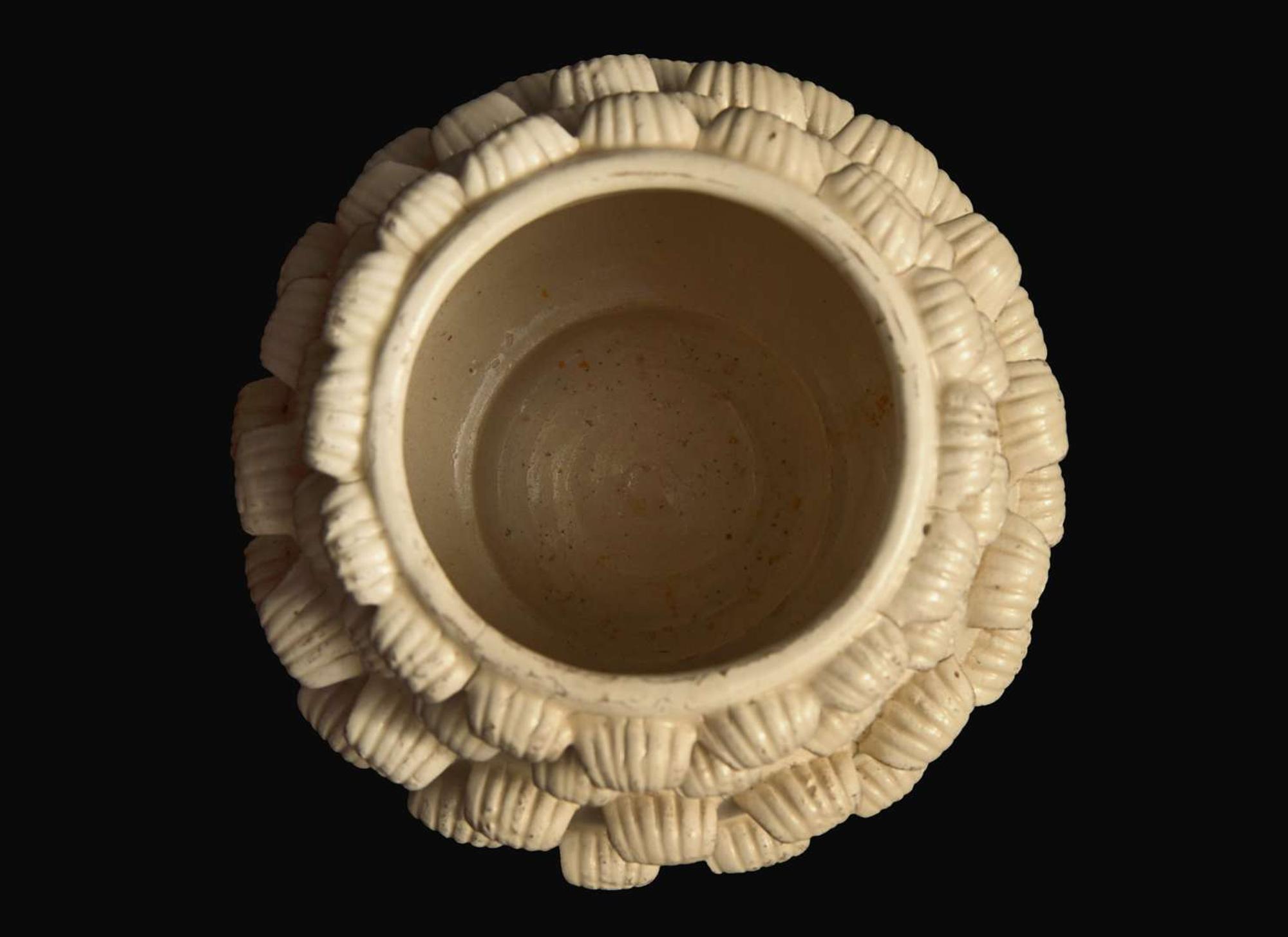 A rare Cizhou-type "Peony" jar, Probably Northern Song dynasty, 12th century 磁州窯系牡丹罐 或北宋 十二世紀