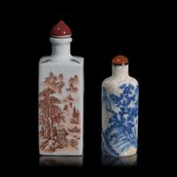 Two Chinese Porcelain Snuff Bottles, 19th-Early 20th Century 晚清民國 瓷質鼻煙壺一組兩件