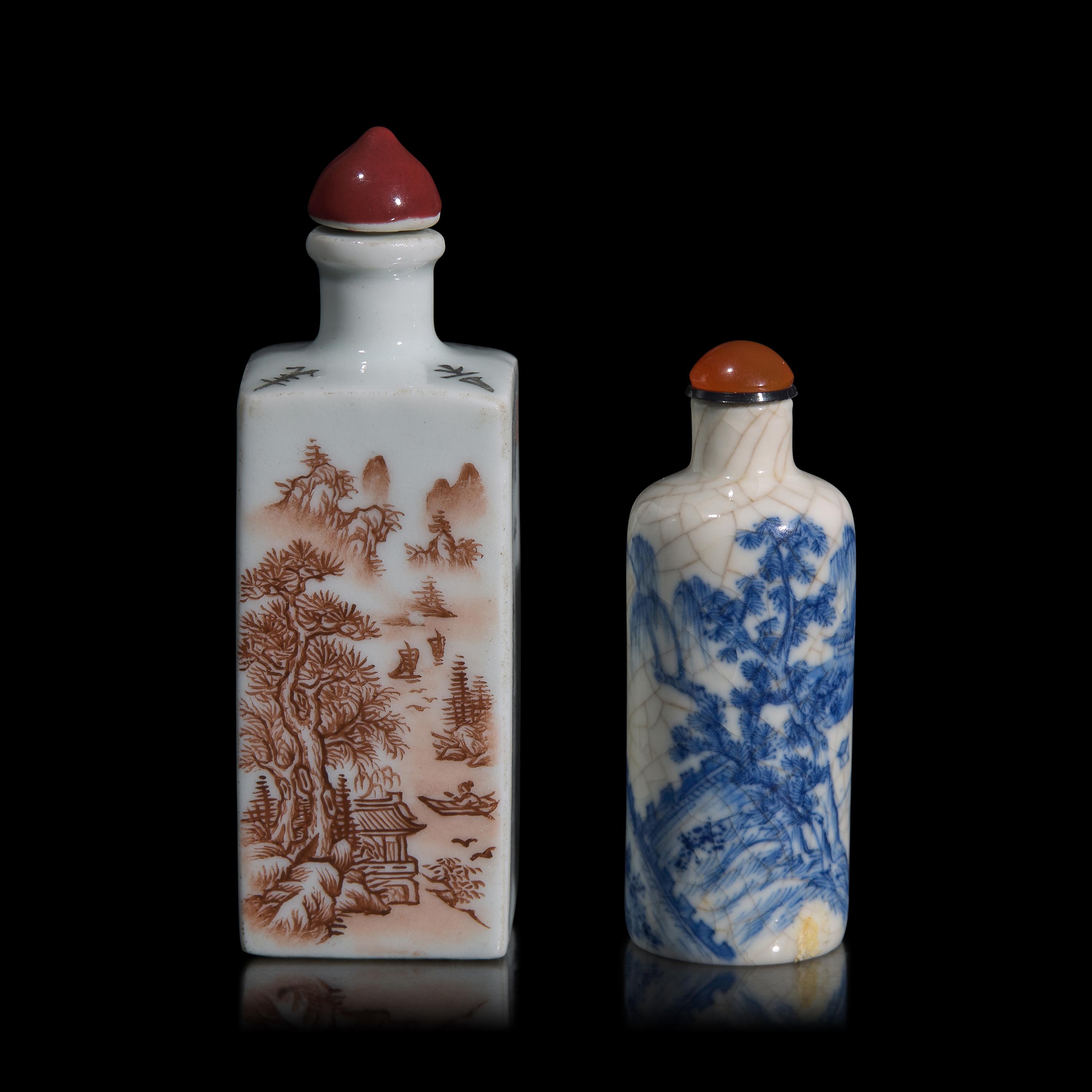 Two Chinese Porcelain Snuff Bottles, 19th-Early 20th Century 晚清民國 瓷質鼻煙壺一組兩件