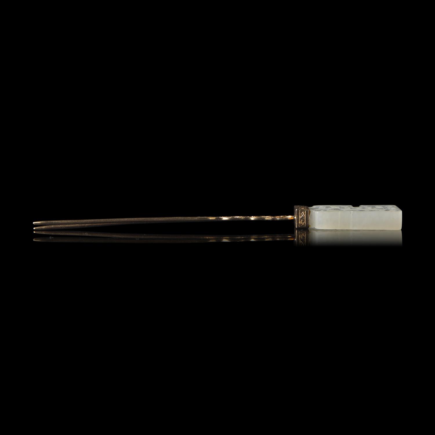 A Chinese White Jade Embellished Hair Pin 金鑲白玉髮釵
