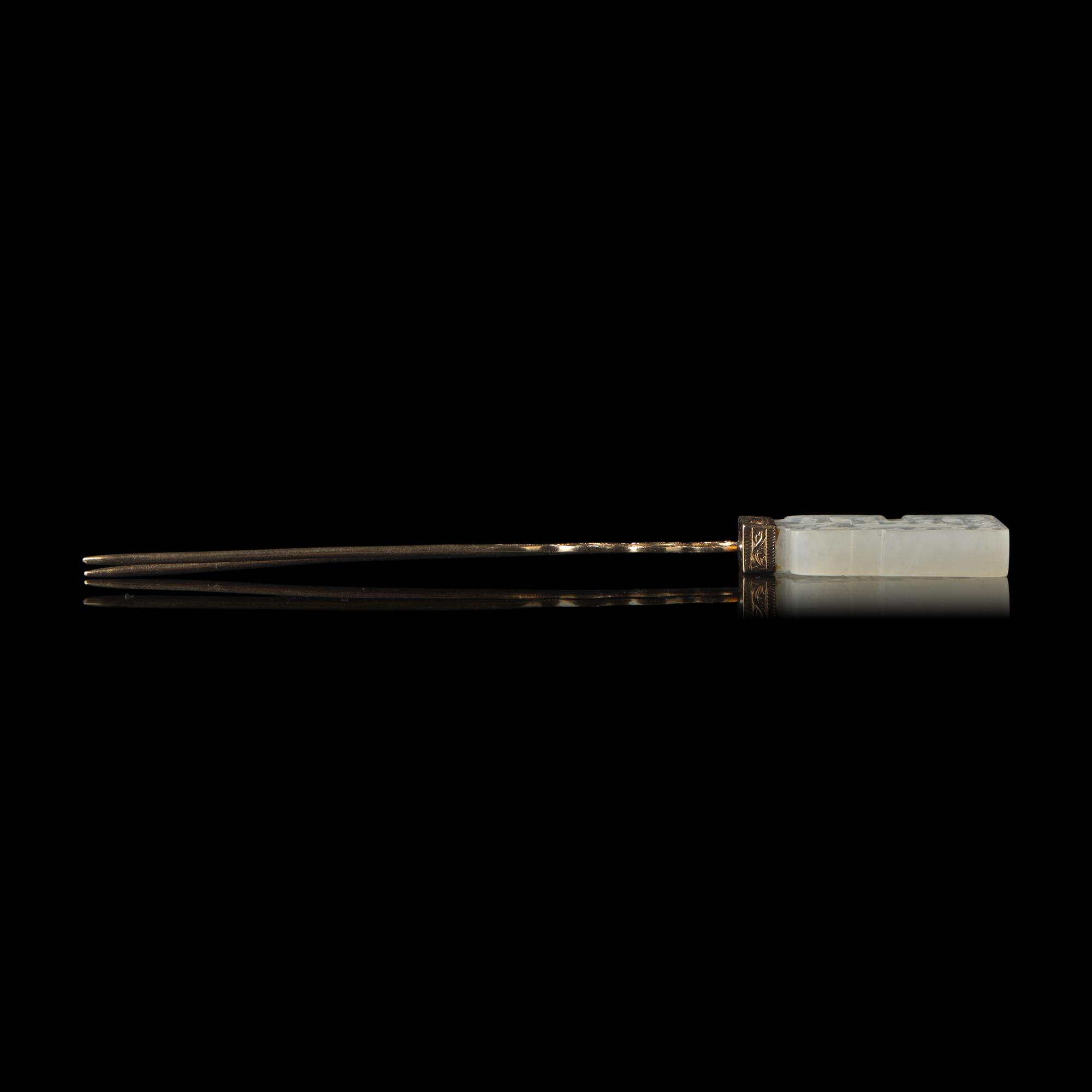 A Chinese White Jade Embellished Hair Pin 金鑲白玉髮釵