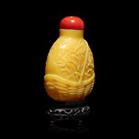 A Large Chinese Carved Yellow Peking Glass 'Basket' Snuff Bottle, 1750-1830 — 清中期 鷄油黃料花籃式稻穀鳥雀紋大鼻烟壺