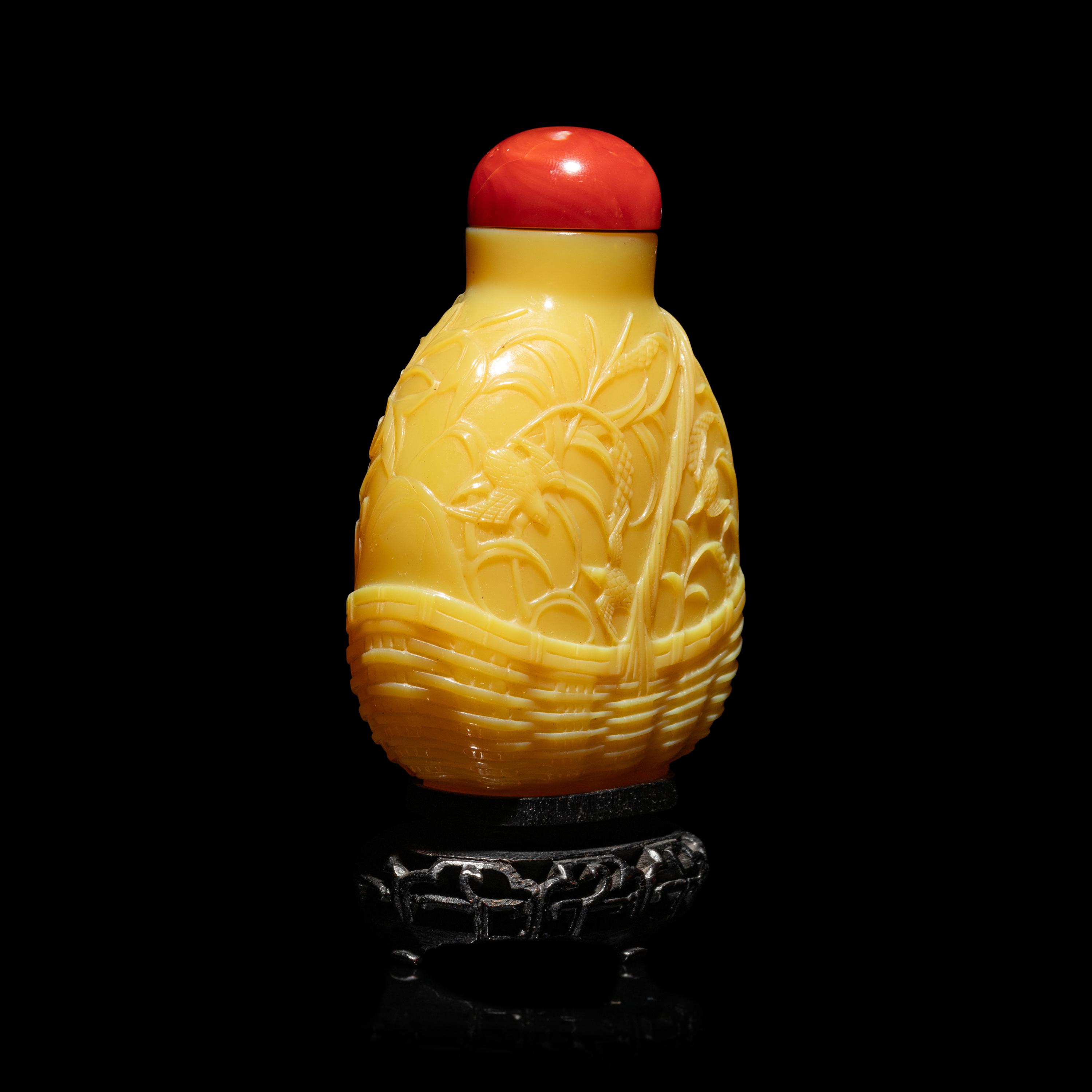 A Large Chinese Carved Yellow Peking Glass 'Basket' Snuff Bottle, 1750-1830 — 清中期 鷄油黃料花籃式稻穀鳥雀紋大鼻烟壺