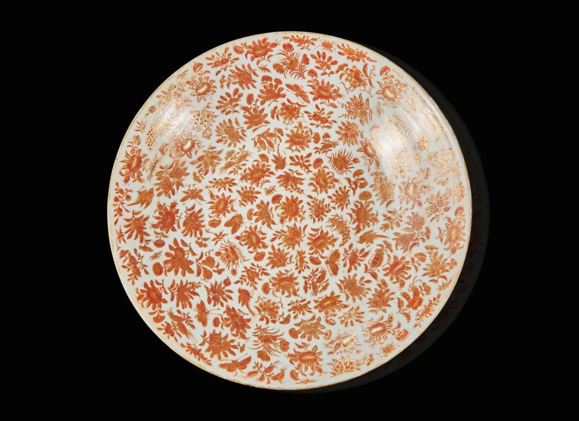 A Chinese export porcelain charger, 19th century 外銷瓷大盤 十九世紀